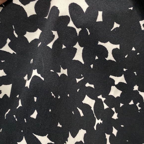 Ann Taylor A-Line Skirt Black & White Floral Skirt.Size 2. Like New. - Picture 7 of 7